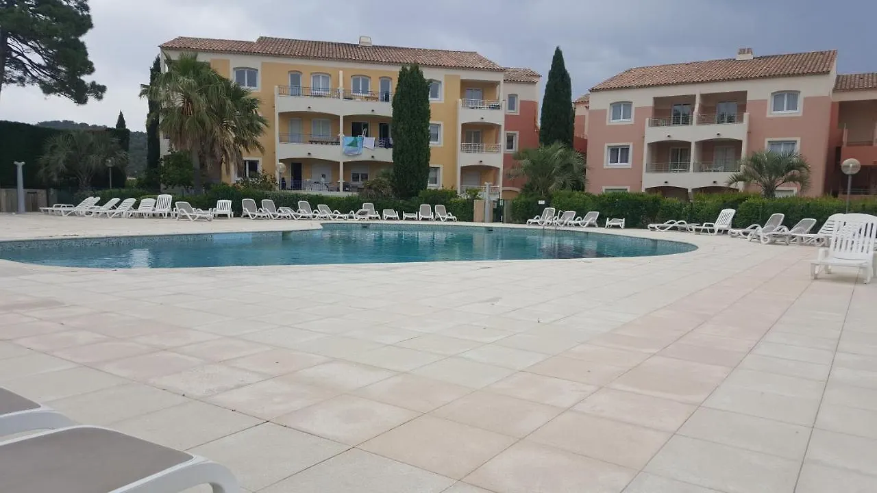 Charmant Appartement T2 Vue Sur Piscine Les Issambres Frankrijk